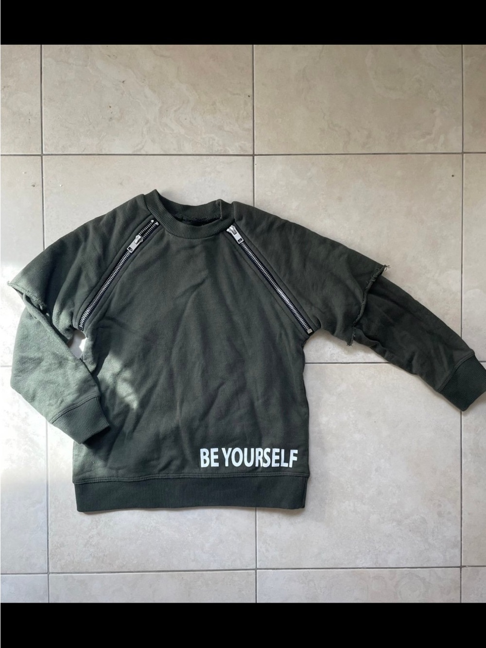Zara khaki sweatshirt 
Size 5